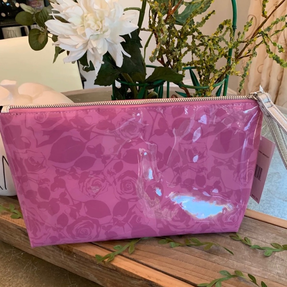 BETSEY JOHNSON PINK “FRENCHIE” WRISTLET/ COSMETIC - Picture 2 of 6